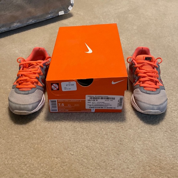 Women’s Nike Lunarfly+ 3 running shoes size 7.5. Comes in the original box - Picture 5 of 5